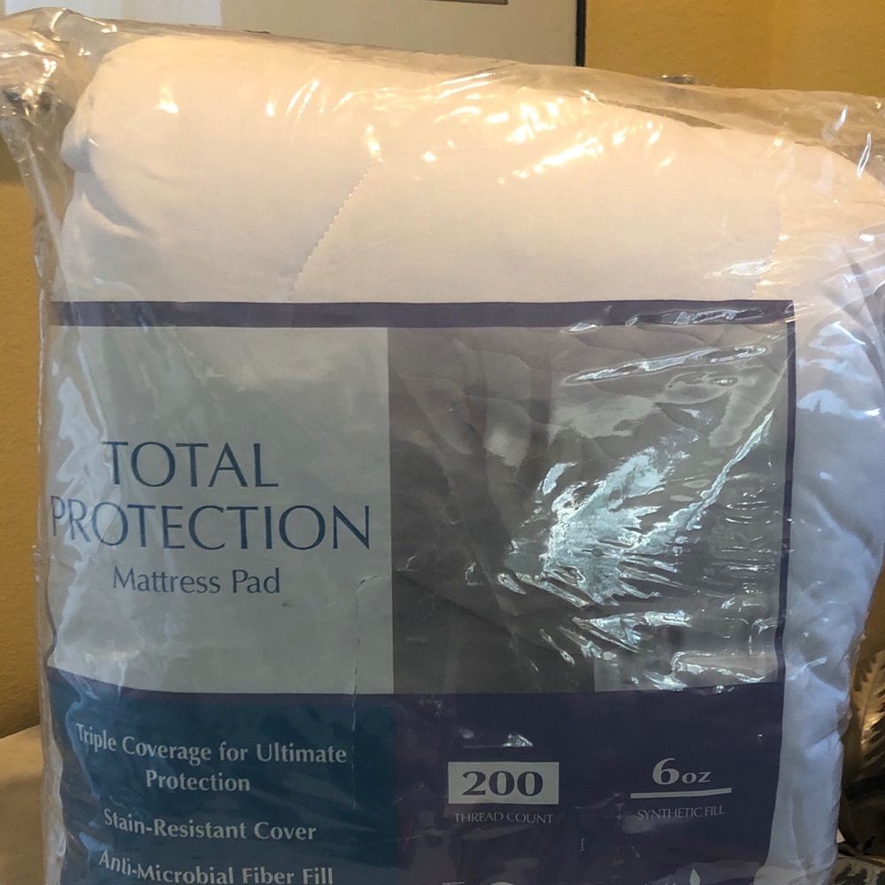 NIB Cal King Mattress Pad